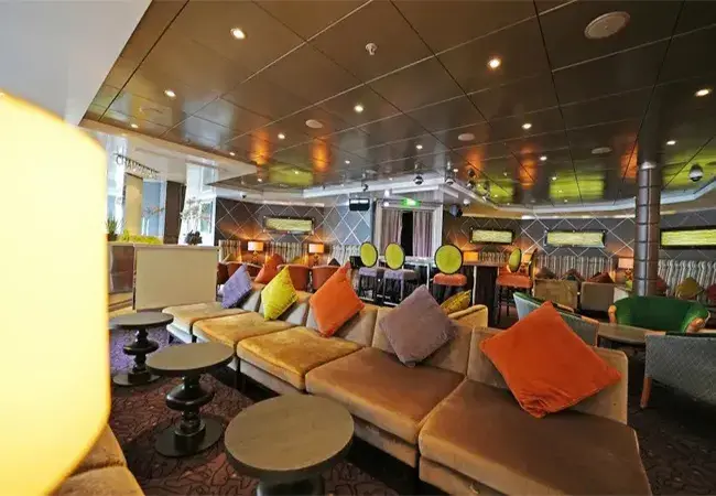 Martini bar & lounge